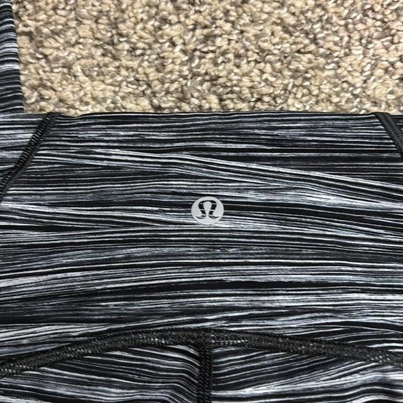 Lululemon Train Times 7/8 Pant *25" size 6 - Picture 6 of 6